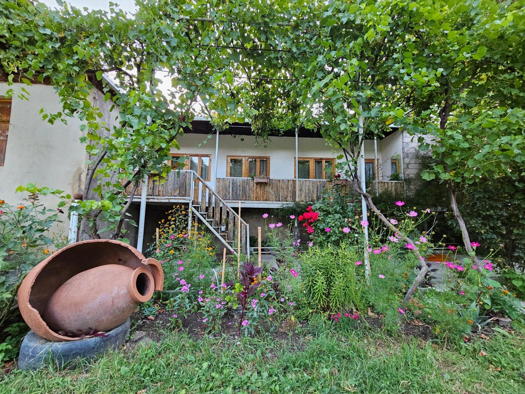 Guest House Aleksandre T'mogvi Esterno foto